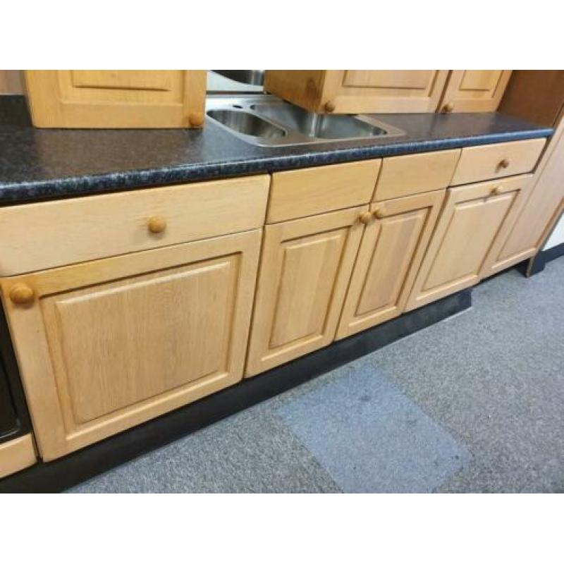 Complete keuken oven kookplaat afzuigkap kraan b325/d60/h90