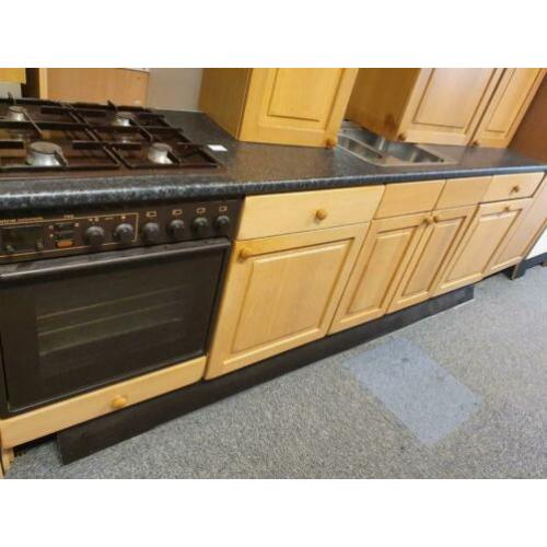 Complete keuken oven kookplaat afzuigkap kraan b325/d60/h90