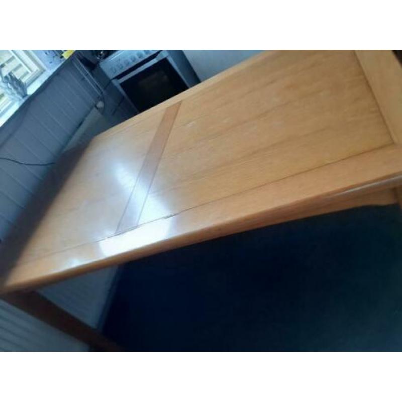 Nog mooie eettafel gratis op te halen