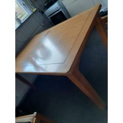 Nog mooie eettafel gratis op te halen