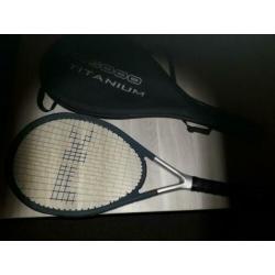Splinternieuw tennisracket