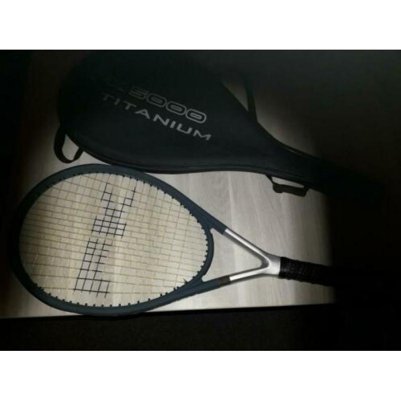 Splinternieuw tennisracket
