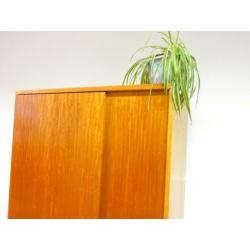 retro vintage kledingkast smal klein jaren 60