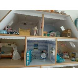 Poppenhuis af te halen in Emmen