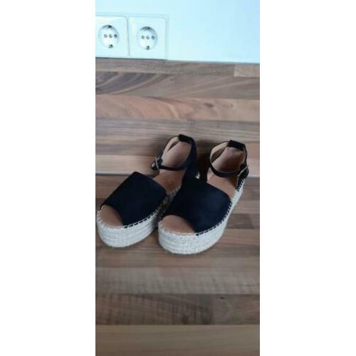 Nieuw!!! zwarte sandalen mt 39