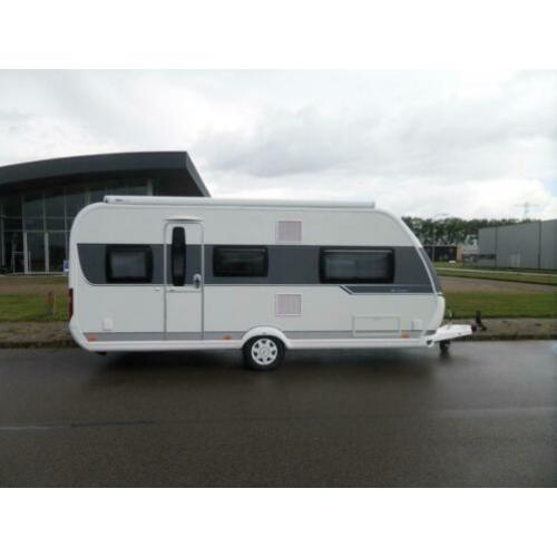 Hobby De Luxe 495 UL met 2 éénpersoons bedden.