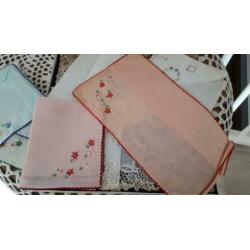 10 Vintage dames zakdoekjes, geborduurd, kant, wit&pastel
