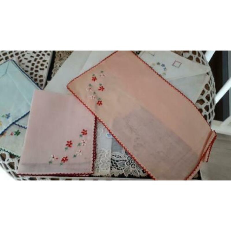 10 Vintage dames zakdoekjes, geborduurd, kant, wit&pastel