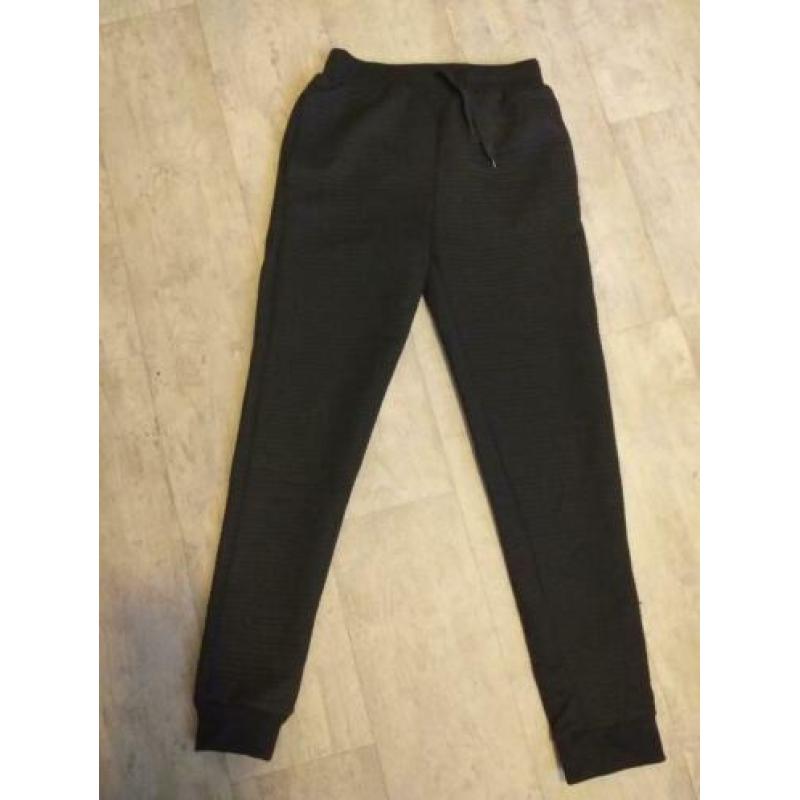Trainingspak unisex splinternieuw maat 146/152 T.E.A.B.