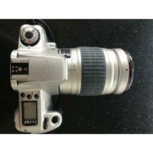 Fotocamera EOS 300 en Voigtlander lens