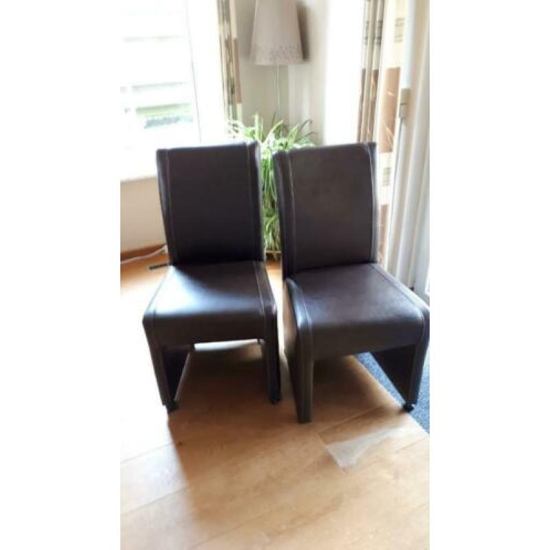 4 nette eetkamerstoelen kunstleder met wieltjes