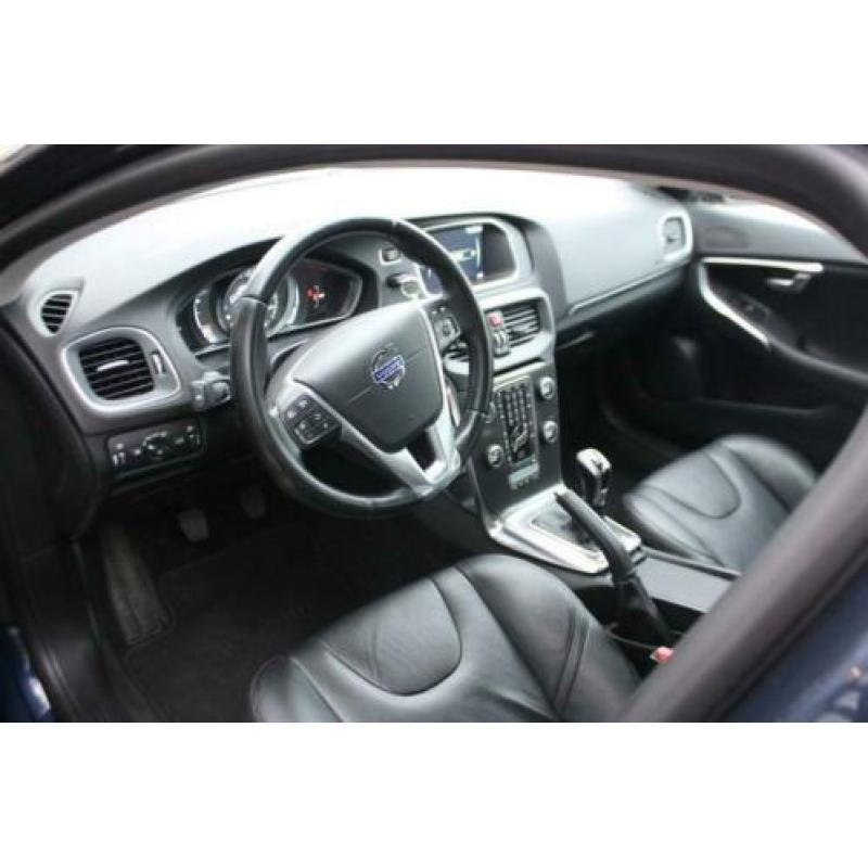 Volvo V40 2.0 D4 190pk SUMMUM BUSS LEDER INT MEDIA PDC LED