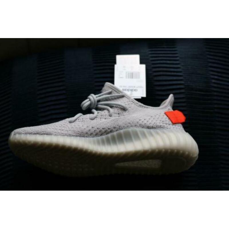 Yeezy Boost 350 V2 “Tail Light” - US 9.5 / EU 43.5
