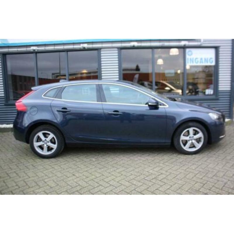 Volvo V40 2.0 D4 190pk SUMMUM BUSS LEDER INT MEDIA PDC LED