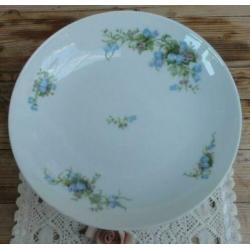 Franse brocante schaal op voet met blauwe klokjes, Limoges