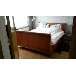 Antiek 2 persoons bed zonder matrassen