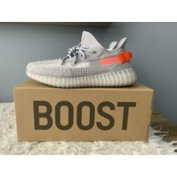 Yeezy boost 350 V2 Tail Light 44