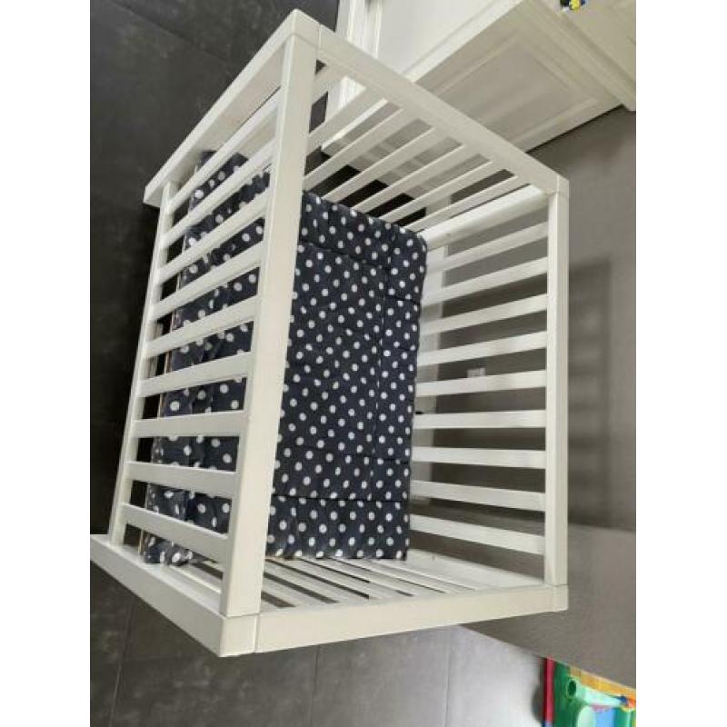 Mooie witte box TWF met boxkleed