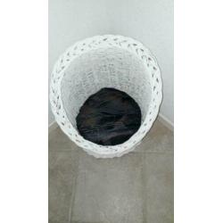 Te koop leuke mand voor de kat of kleine hond
