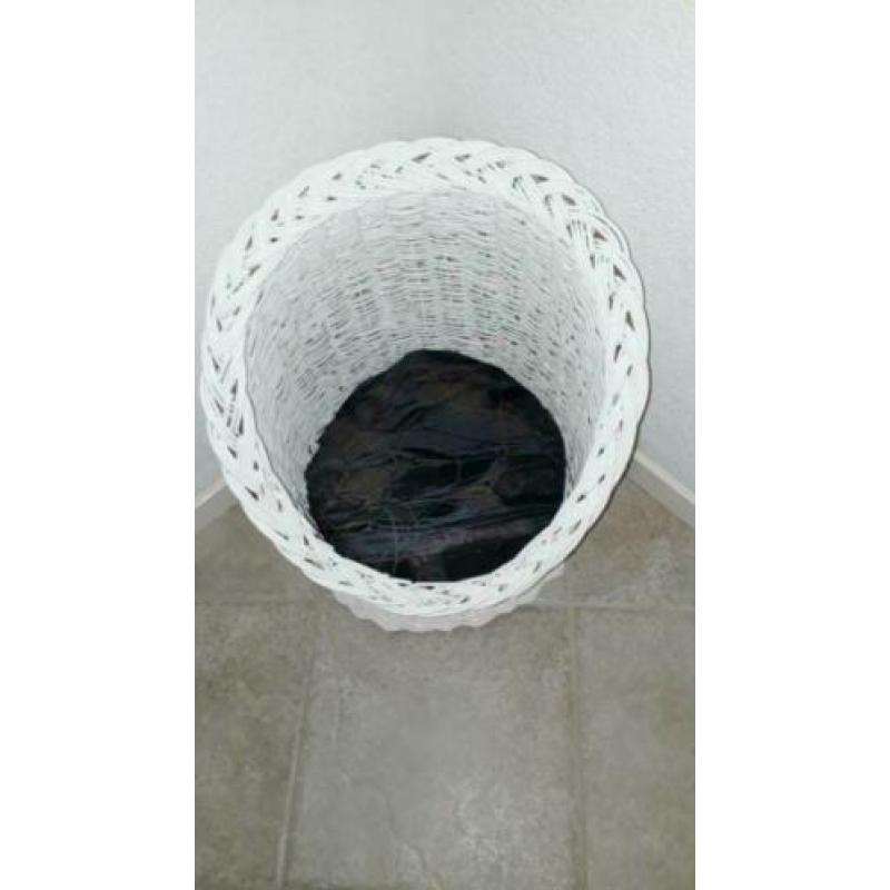 Te koop leuke mand voor de kat of kleine hond