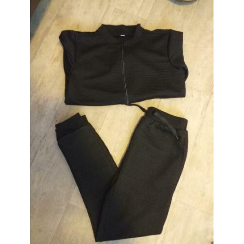 Trainingspak unisex splinternieuw maat 146/152 T.E.A.B.