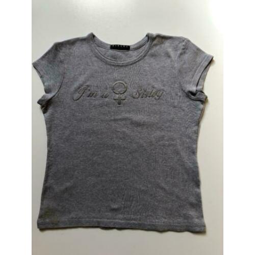 Sisley shirt grijs / zilveren opdruk, maat 122 ALS NIEUW