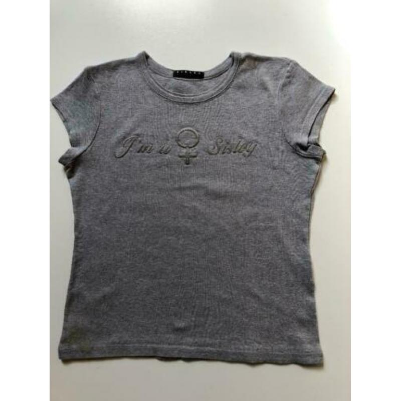 Sisley shirt grijs / zilveren opdruk, maat 122 ALS NIEUW
