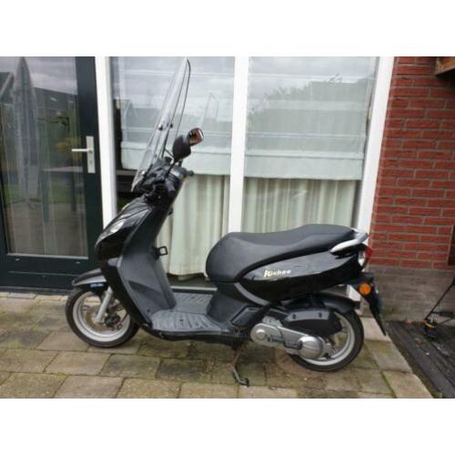 Scooter Peugeot Kisbee