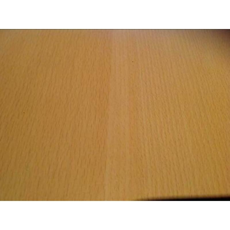 Degelijke zware tafel .