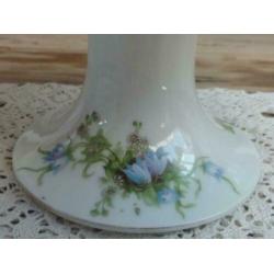 Franse brocante schaal op voet met blauwe klokjes, Limoges