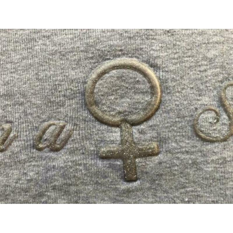 Sisley shirt grijs / zilveren opdruk, maat 122 ALS NIEUW