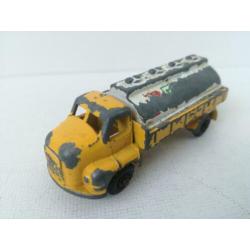 Budgie Model England. Tankwagen Shell & BP.