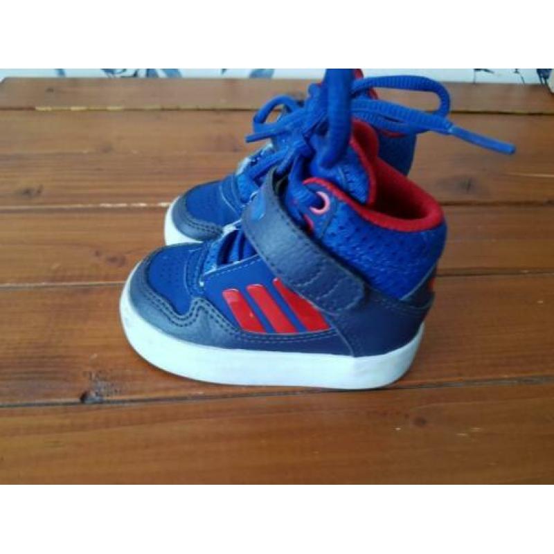 Schoenen jongens Adidas maat 19