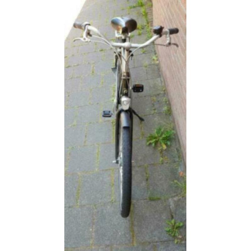 Batavus herenfiets met 3 versnellingen en rollerbrakeremmen.