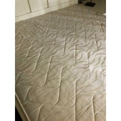 Tweepersoons bed (140x200cm)