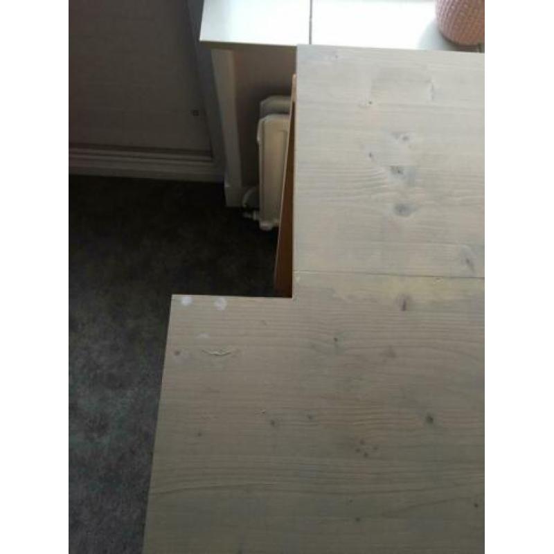 Stevige commode met bijpassende wieg