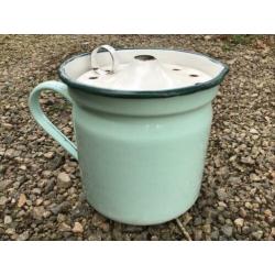 Groen emaille melkkoker.