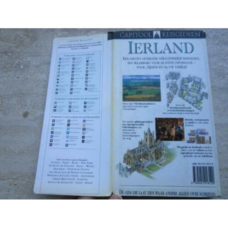 Capitool reisgids Ierland. 384 blz. Zie andere reisgidsen.