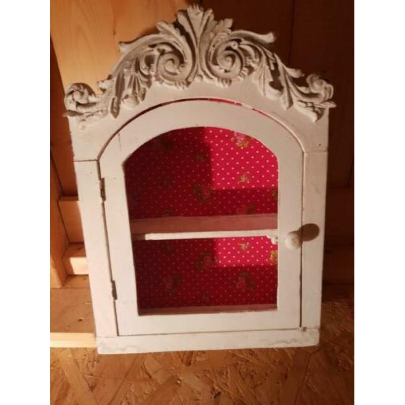 Brocante wandkastje