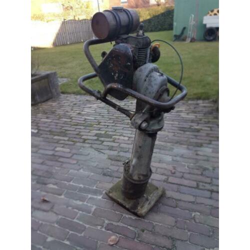 Wacker stamper ( schuurvonst)