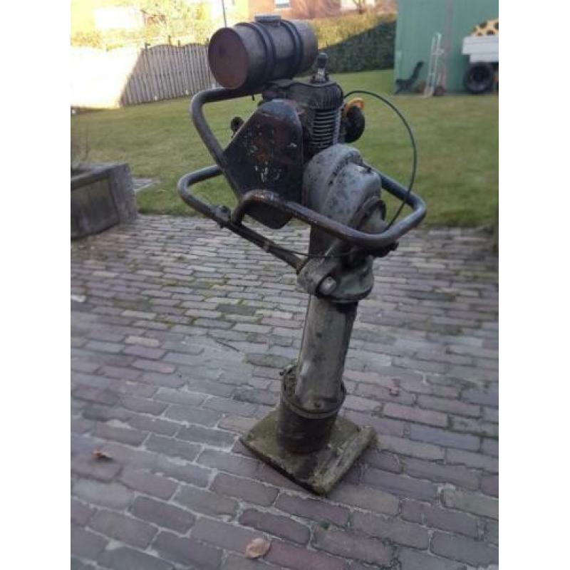 Wacker stamper ( schuurvonst)