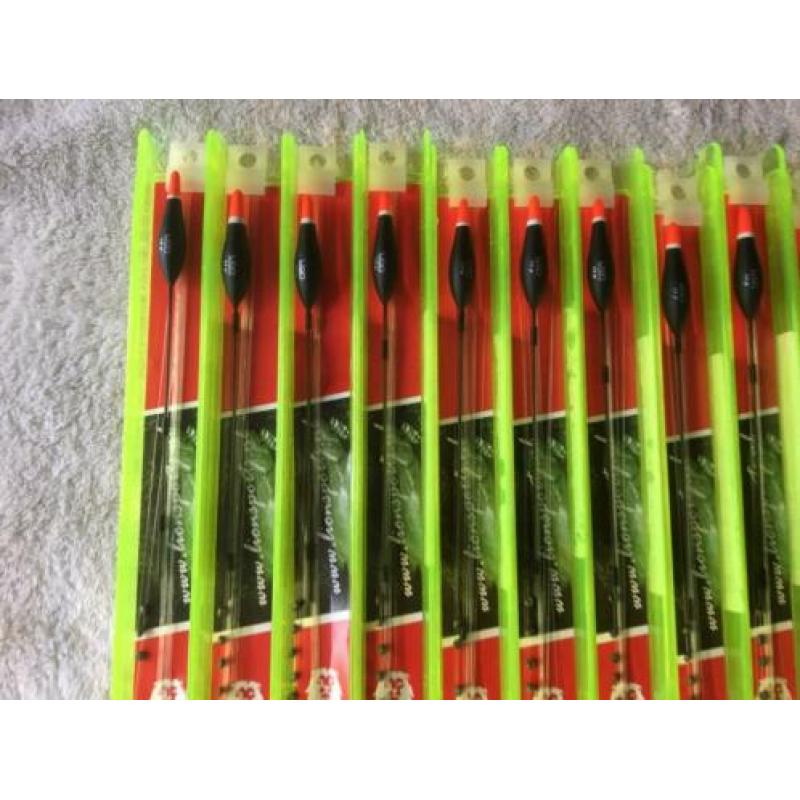 adv 248 / NIEUW set 30 complete vistuigjes