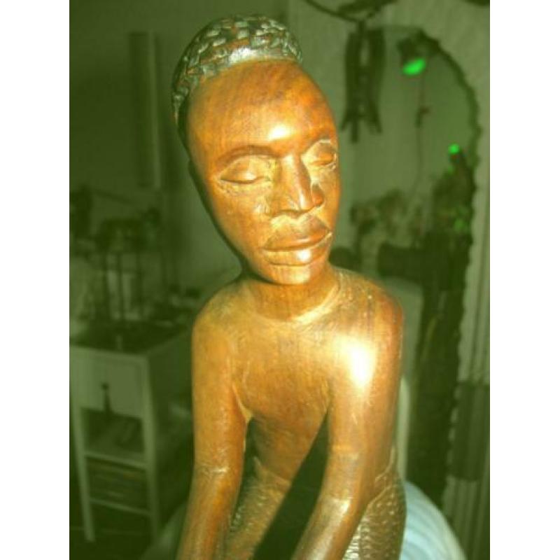 gedetailleerd mooi houtsnijwerk uit afrika 33 cm