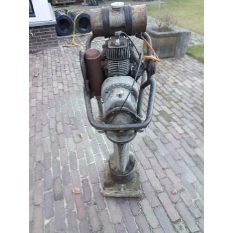 Wacker stamper ( schuurvonst)