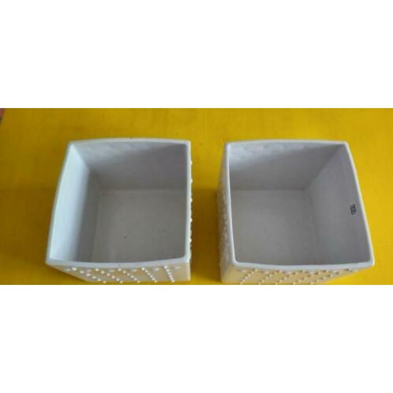 2 witte handmade bloempotten van TS