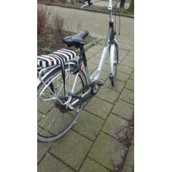 Een prachtige dames fiets met lampen GIANT maat 28