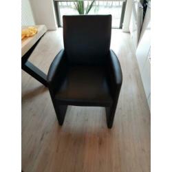 Vier stuks eetkamer stoelen, zwart