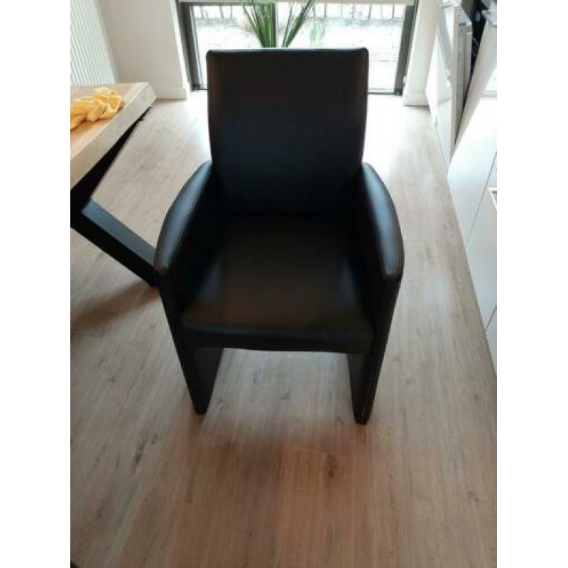 Vier stuks eetkamer stoelen, zwart