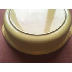 Ronde pan/cocotte in pastelgeel