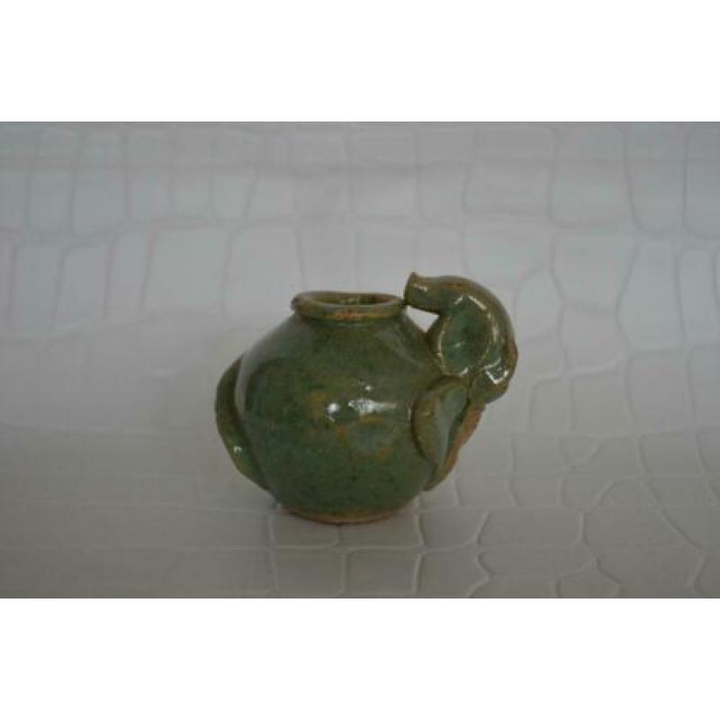 antiek Chinees celadon? potje, gemerkt
